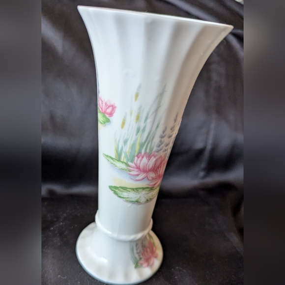 Vintage Aynsley Bone China Lily Pond fluted vase and Trinket dish - Picture 4 of 8